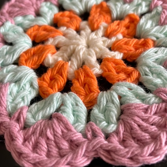 Groovy Mug Rug Crochet Coaster - Daisy Granny - 100% Cotton - Handmade by Seller - Picture 4 of 5